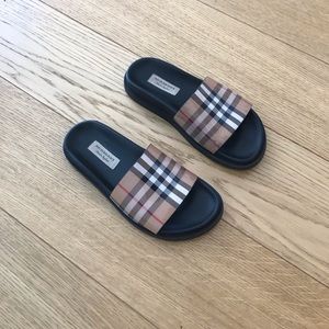 Burberry Leather Slippers size 36